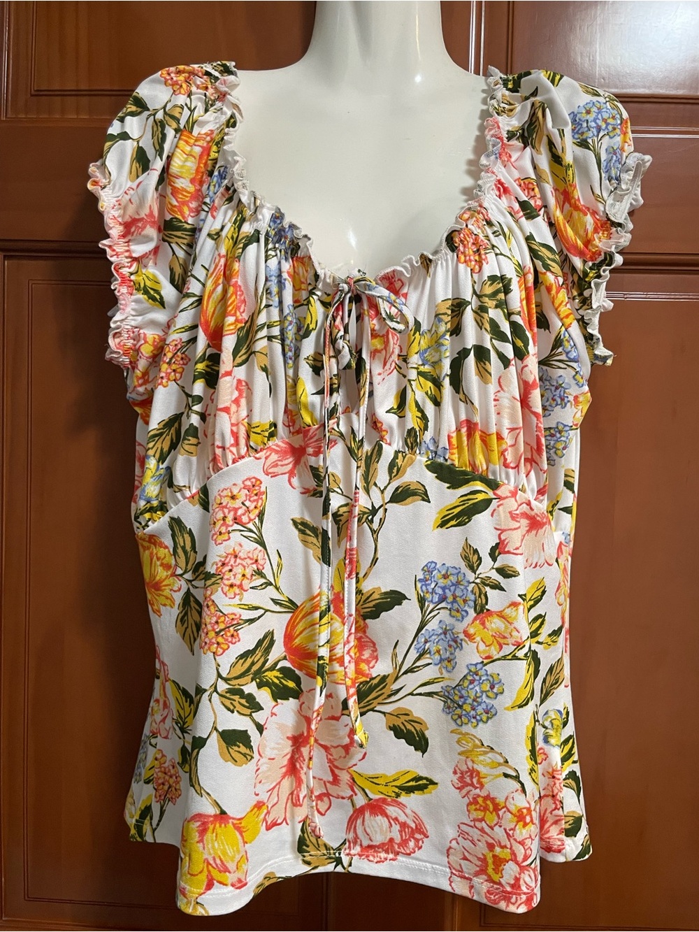 Derek Heart White Floral Tie-Front Puff Sleeve Top